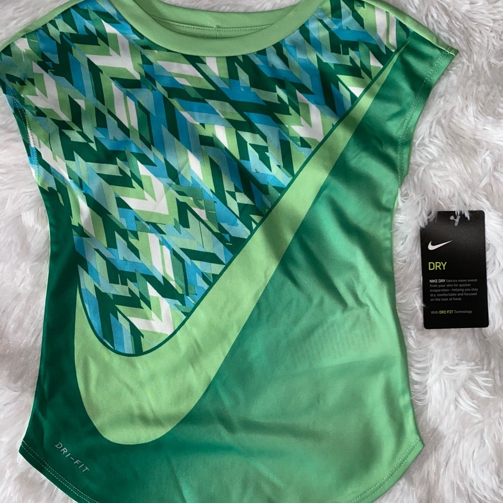 Nike girl’s top